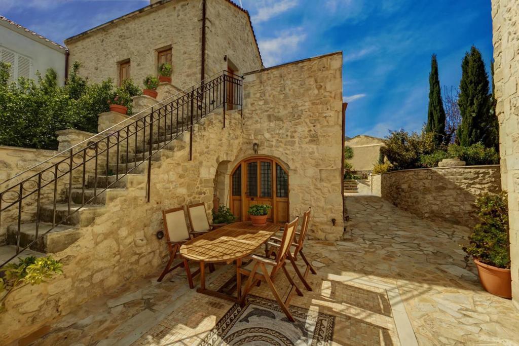 Arcus Suites Aryiroúpolis Exterior foto